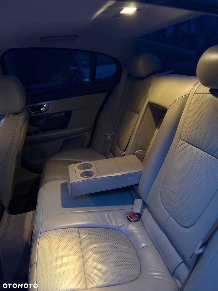 Jaguar XF 2.7 V6 D Premium Luxury - 15