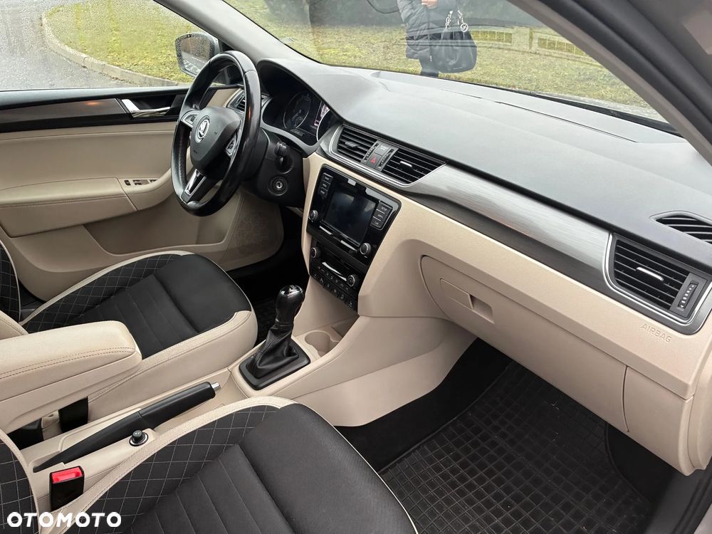 Skoda RAPID 1.4 TSI Style DSG - 11