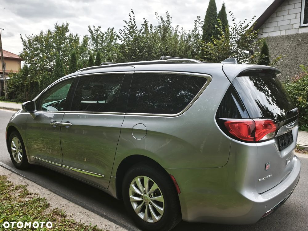 Chrysler Pacifica - 11