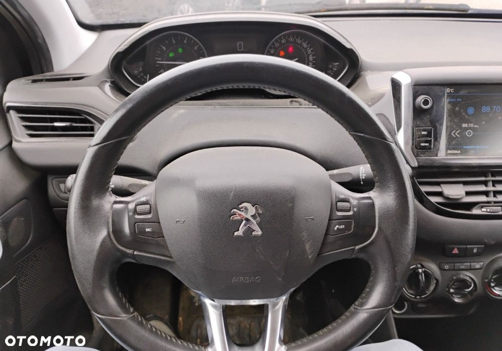 Peugeot 208 - 13