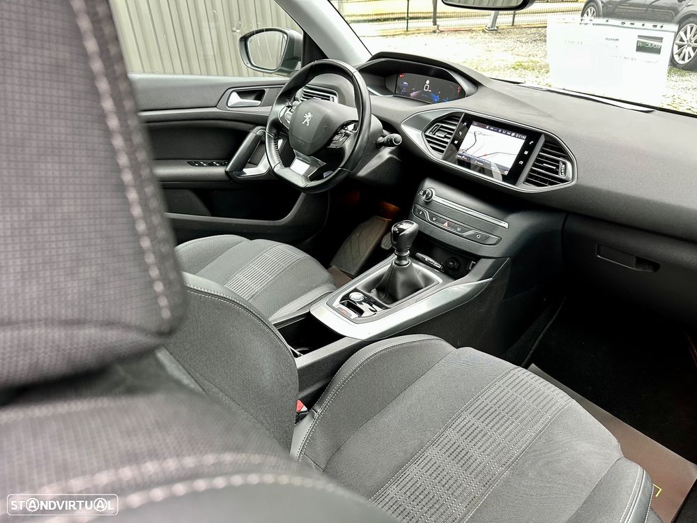 Peugeot 308 1.2 PureTech Allure - 36