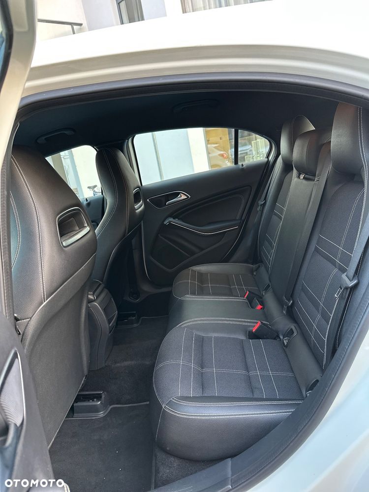 Mercedes-Benz Klasa A 180 7G-DCT SCORE - 37