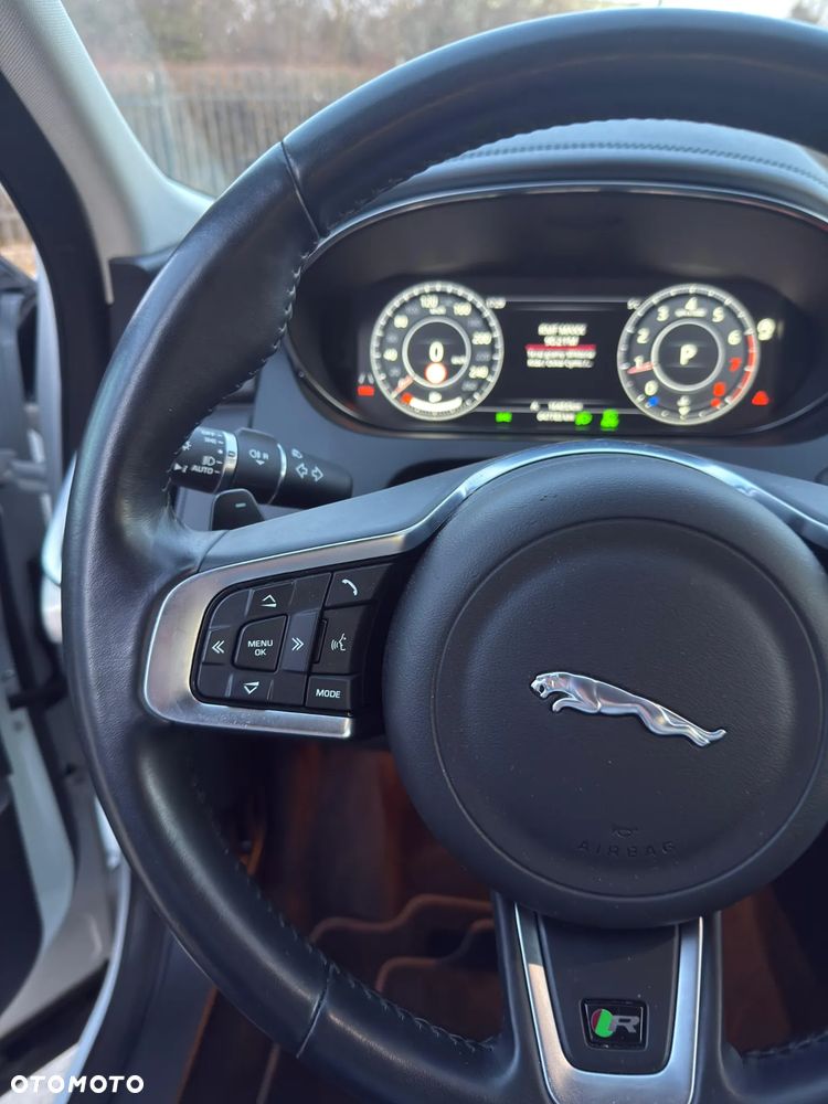 Jaguar E-Pace P250 AWD SE - 35