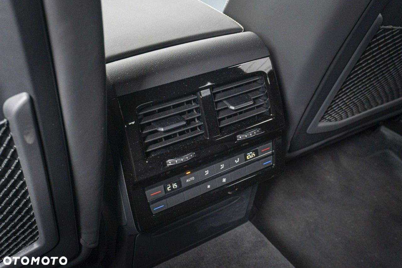 Volkswagen Touareg - 28
