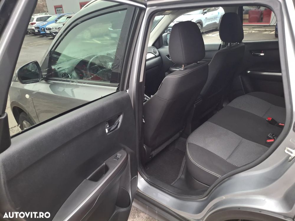 Suzuki Vitara 1.4 Boosterjet MHEV Passion - 25