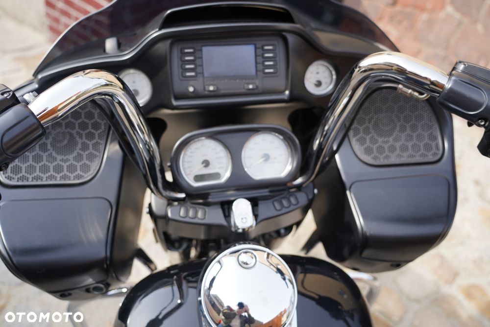 Harley-Davidson Touring Road Glide - 2
