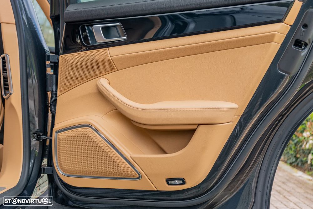 Porsche Panamera Sport Turismo 4 E-Hybrid - 55