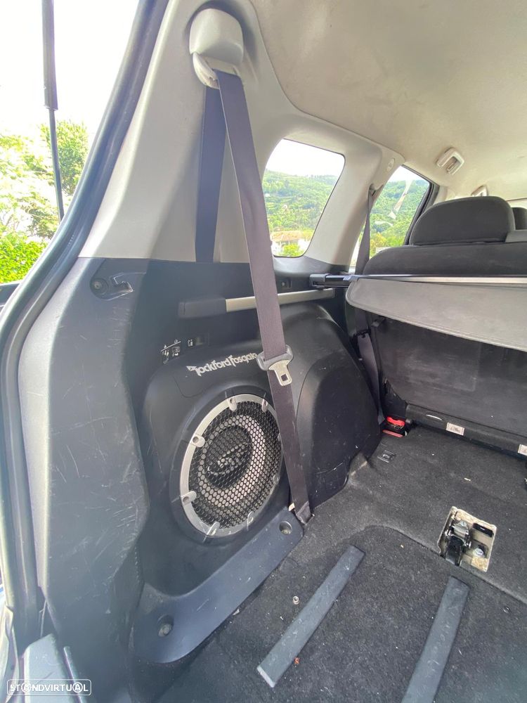 Mitsubishi Outlander 2.0 DI-D SW 4WD - 41