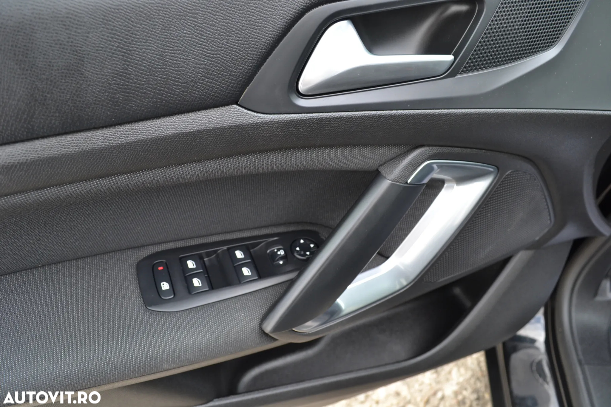 Peugeot 308 PureTech 130 EAT8 Allure - 28