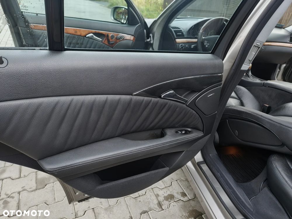 Mercedes-Benz Klasa E 320 CDI T Elegance - 26