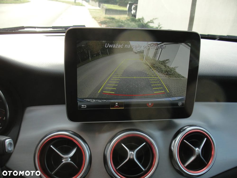 Mercedes-Benz GLA 200 7G-DCT AMG Line - 17