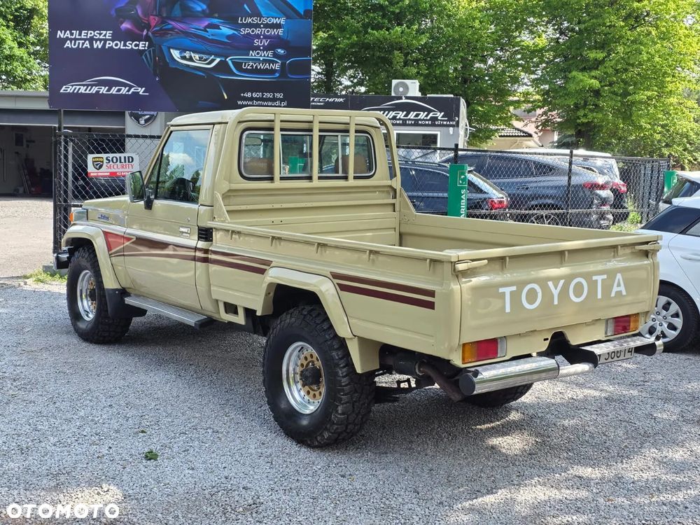 Toyota Land Cruiser - 10