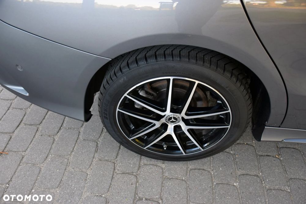 Mercedes-Benz CLA 200 7G-DCT UrbanStyle Edition - 19