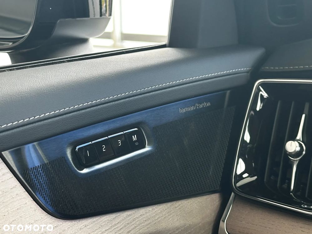 Volvo XC 90 B5 B AWD Plus Dark - 17