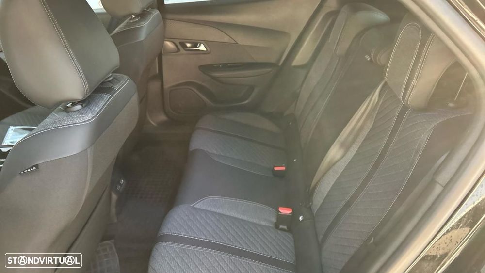 Peugeot 2008 1.2 PureTech Allure EAT8 - 6