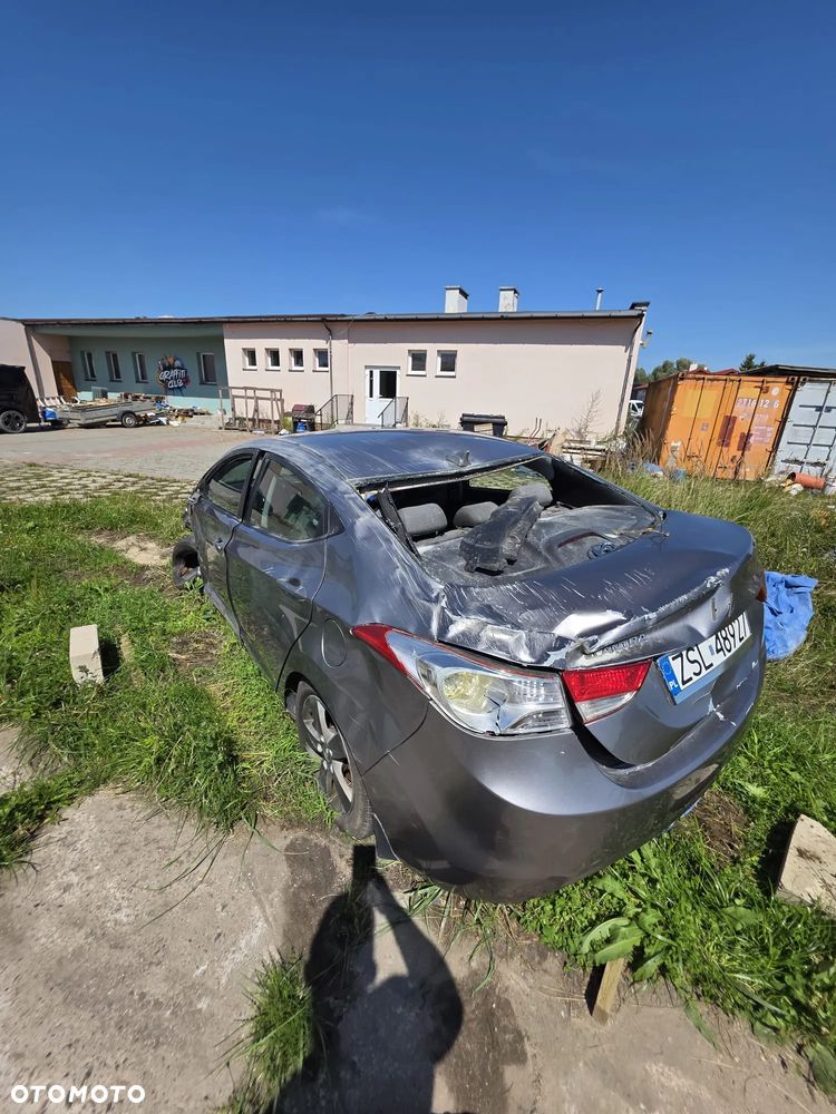 Hyundai Elantra - 5