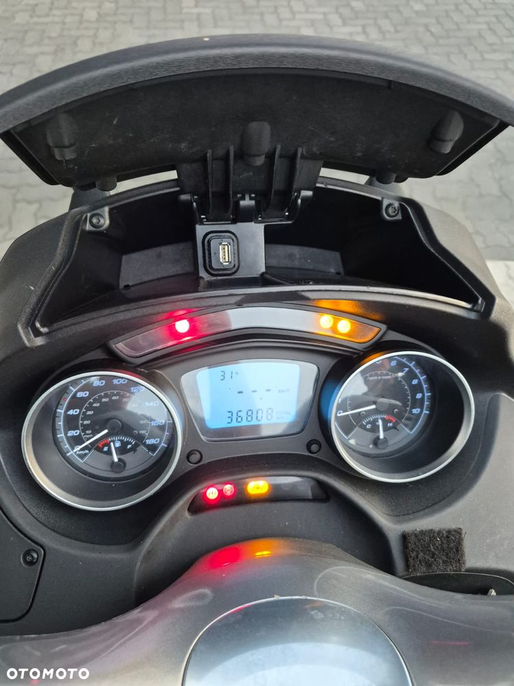 Piaggio MP-3 - 5
