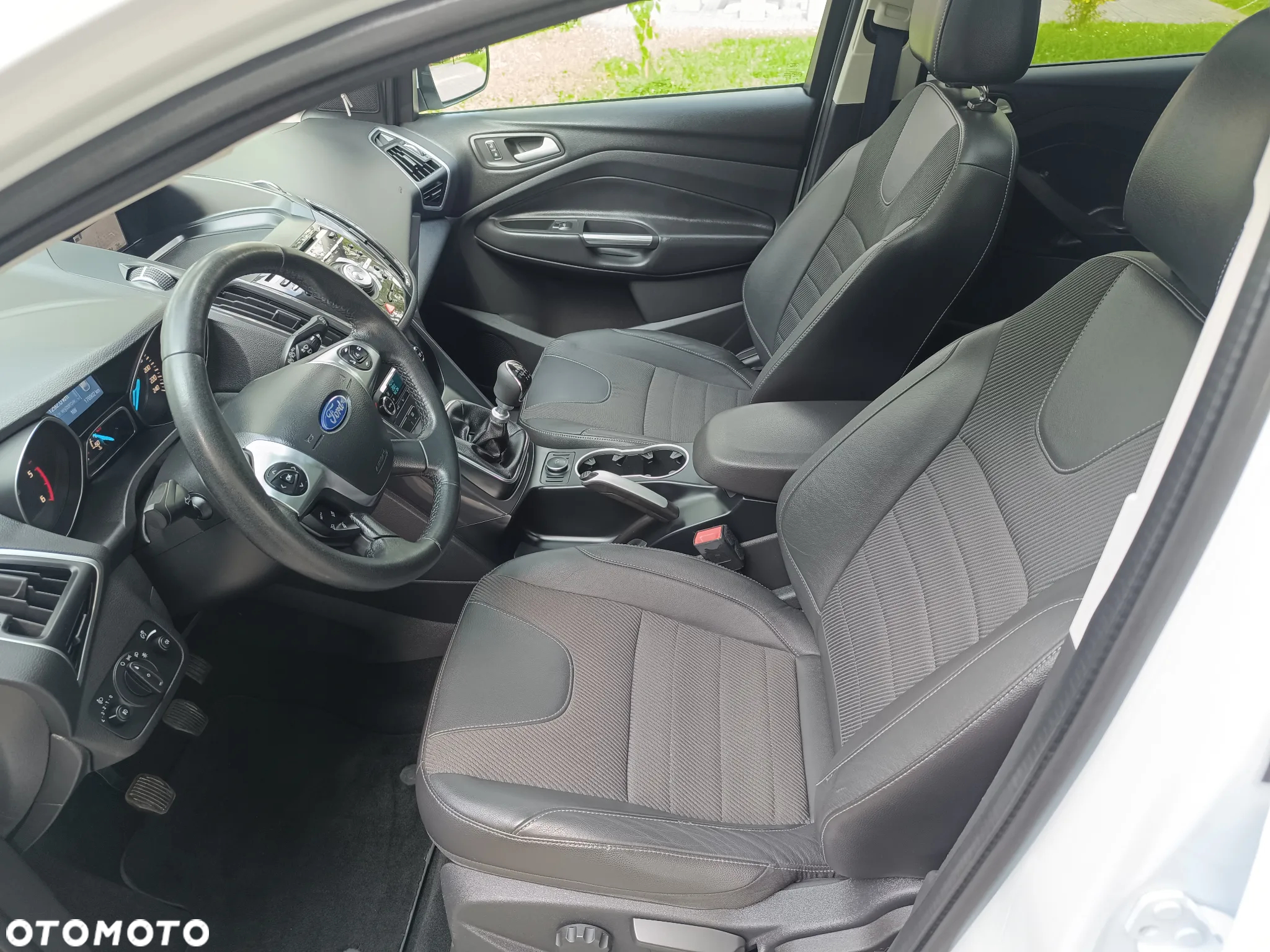 Ford Kuga 2.0 TDCi 2x4 Titanium - 22
