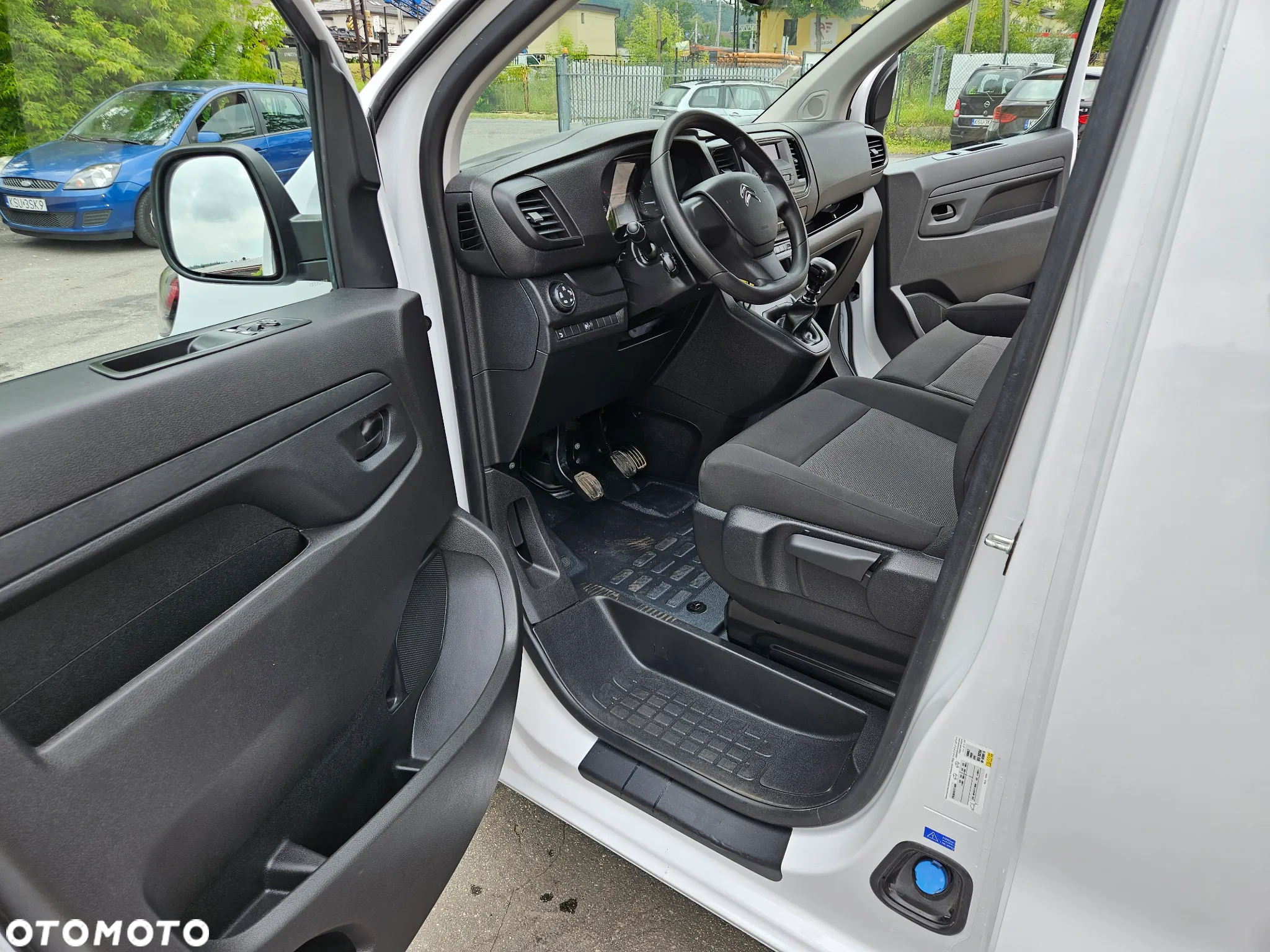 Citroën Jumpy rej 02.2024 przebieg 10500 klima tempomat grip control hak 3osobowy - 3