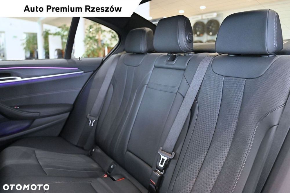 BMW Seria 5 530d xDrive mHEV - 15