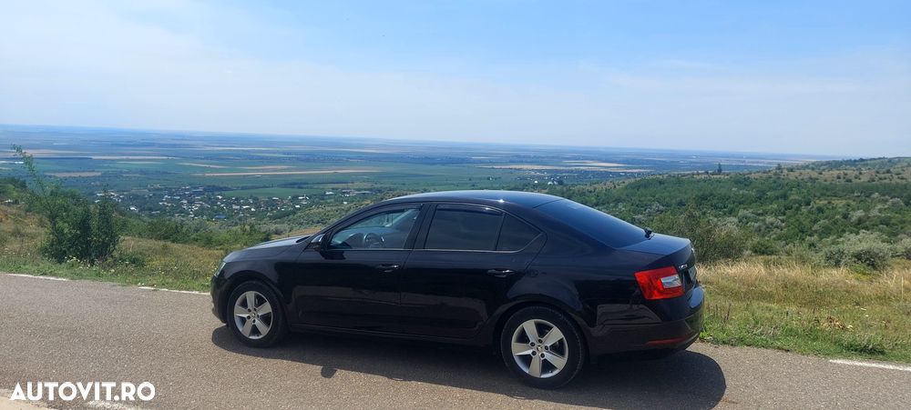 Skoda Octavia 1.6 TDI DSG Style - 10
