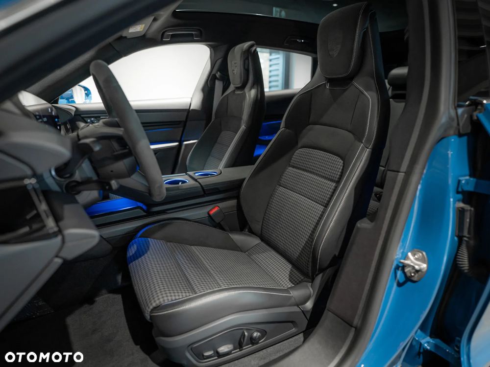 Porsche Taycan - 20