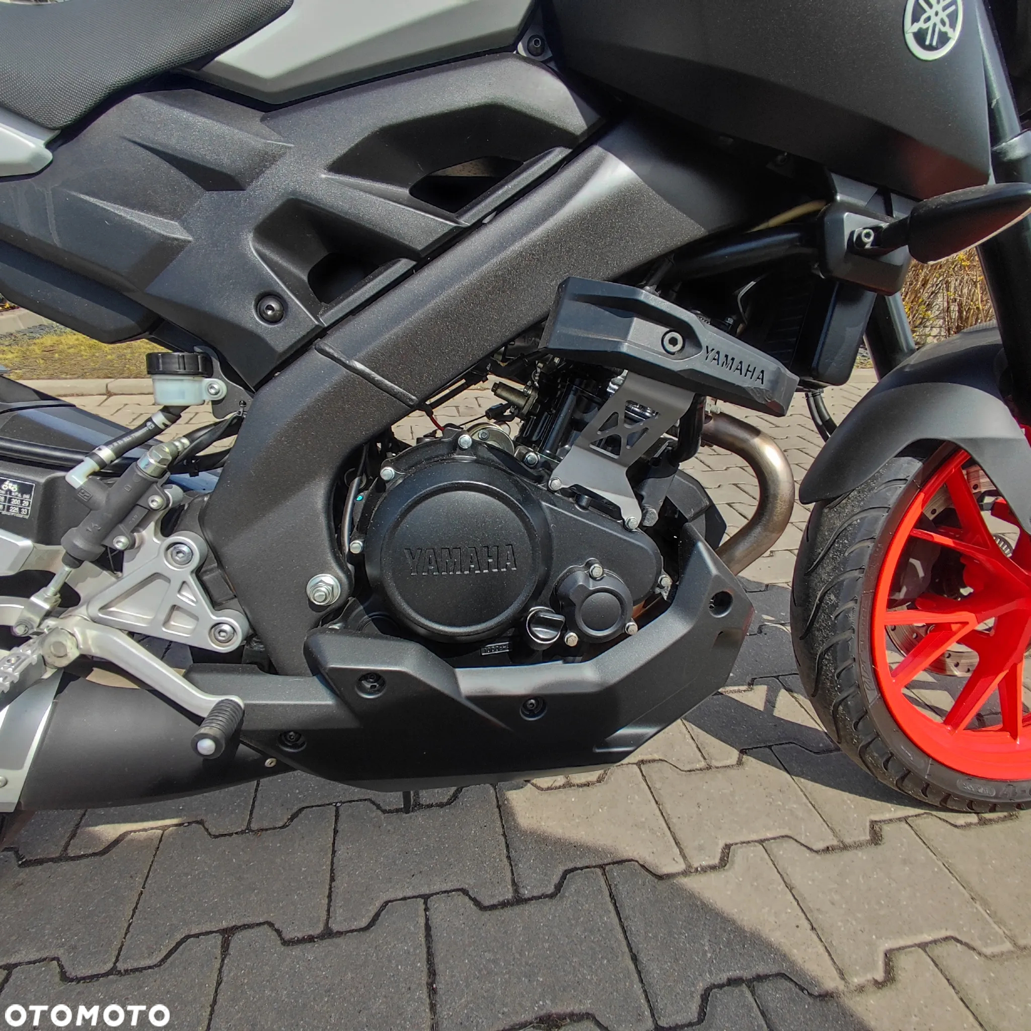 Yamaha MT - 12