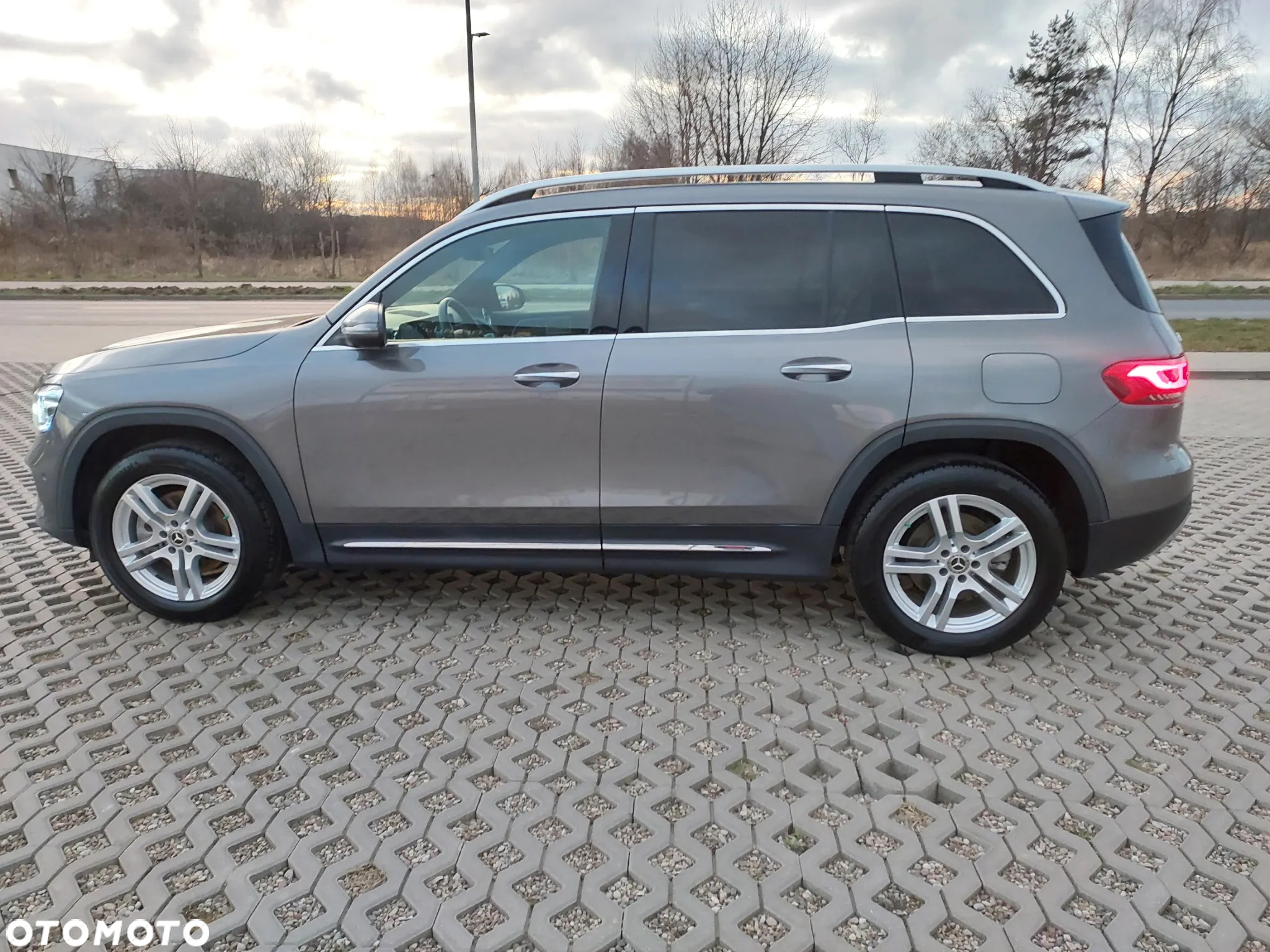 Mercedes-Benz GLB 250 4-Matic 8G-DCT - 6
