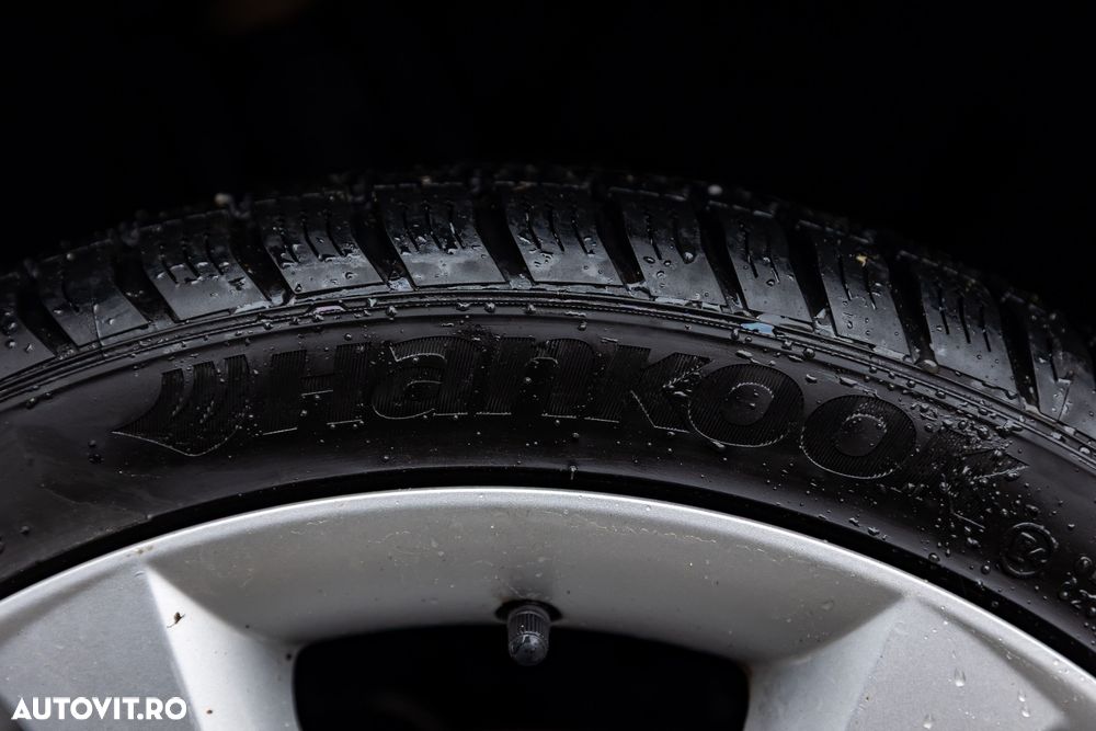 Skoda Octavia Combi 2.0 TDI DPF RS - 15