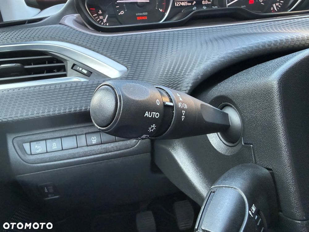 Peugeot 2008 1.2 Pure Tech Style EU6 - 24