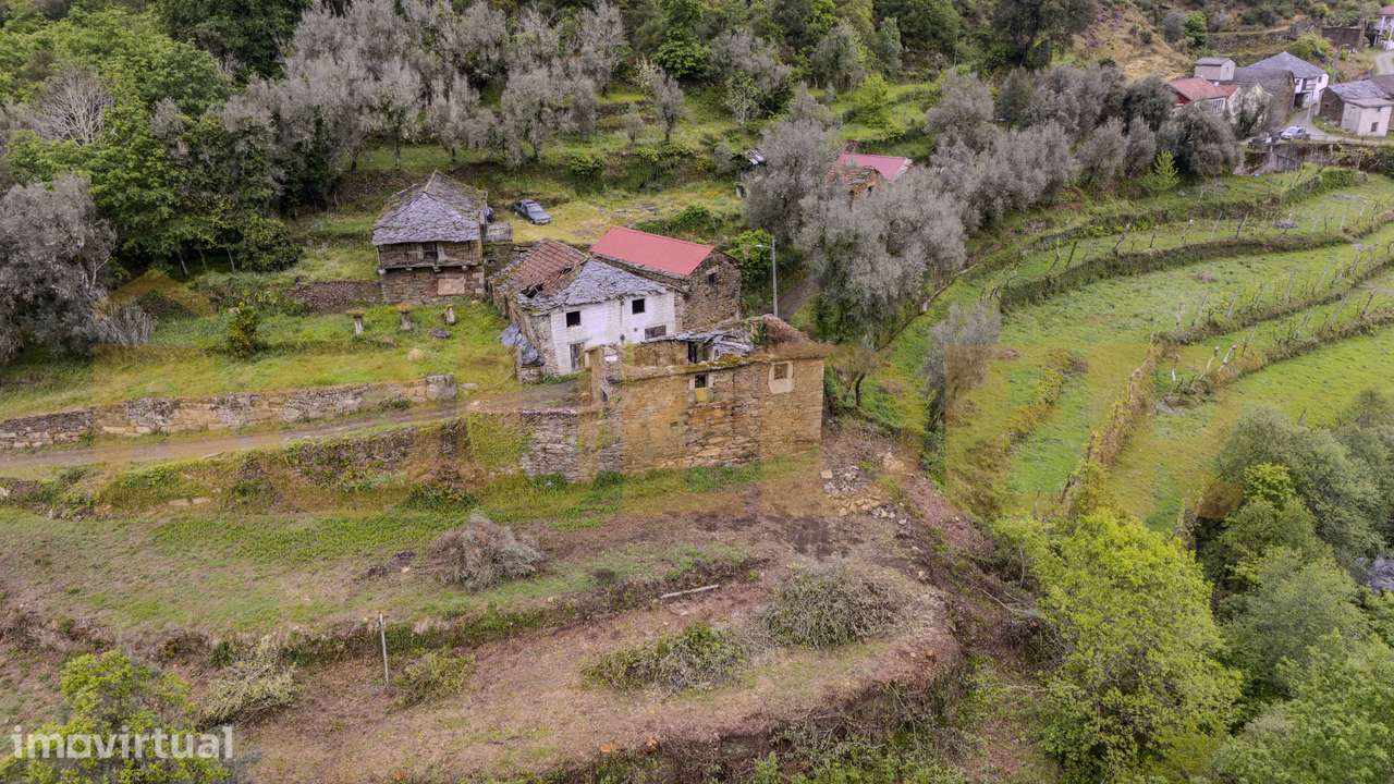 Ruína em Vilar de Ferreiros - Grande imagem: 2/10