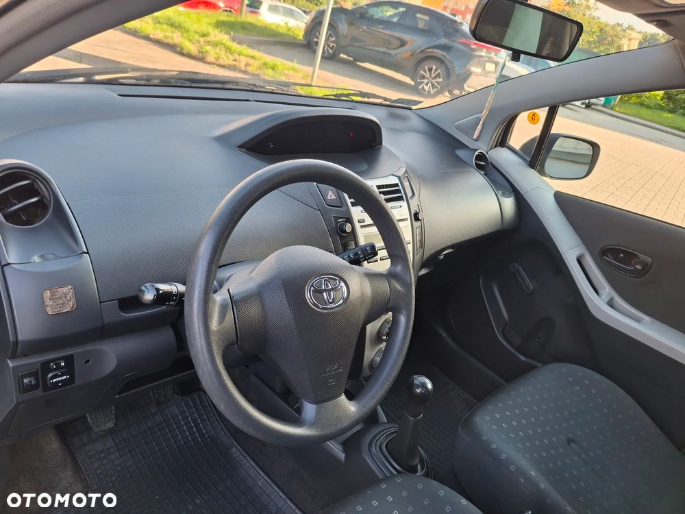 Toyota Yaris 1.0 Luna A/C - 30