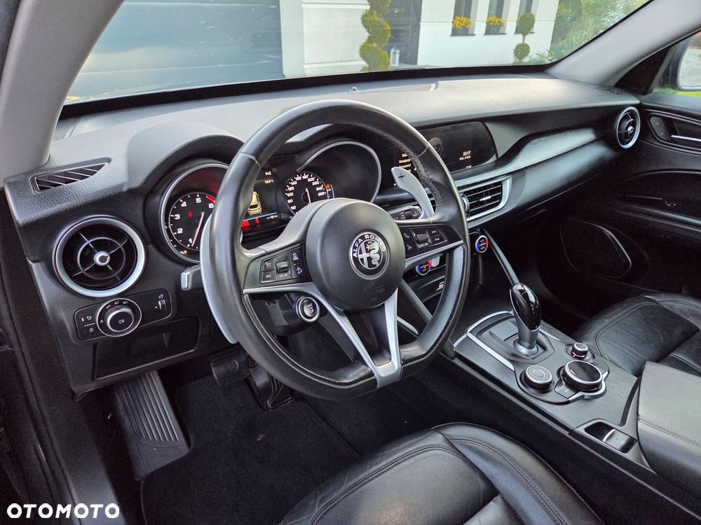 Alfa Romeo Stelvio - 14