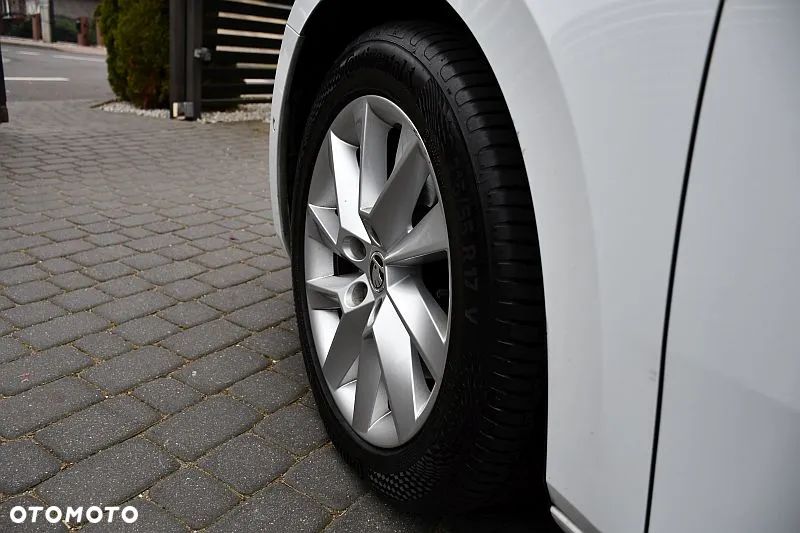 Skoda Superb 2.0 TDI Sportline - 35