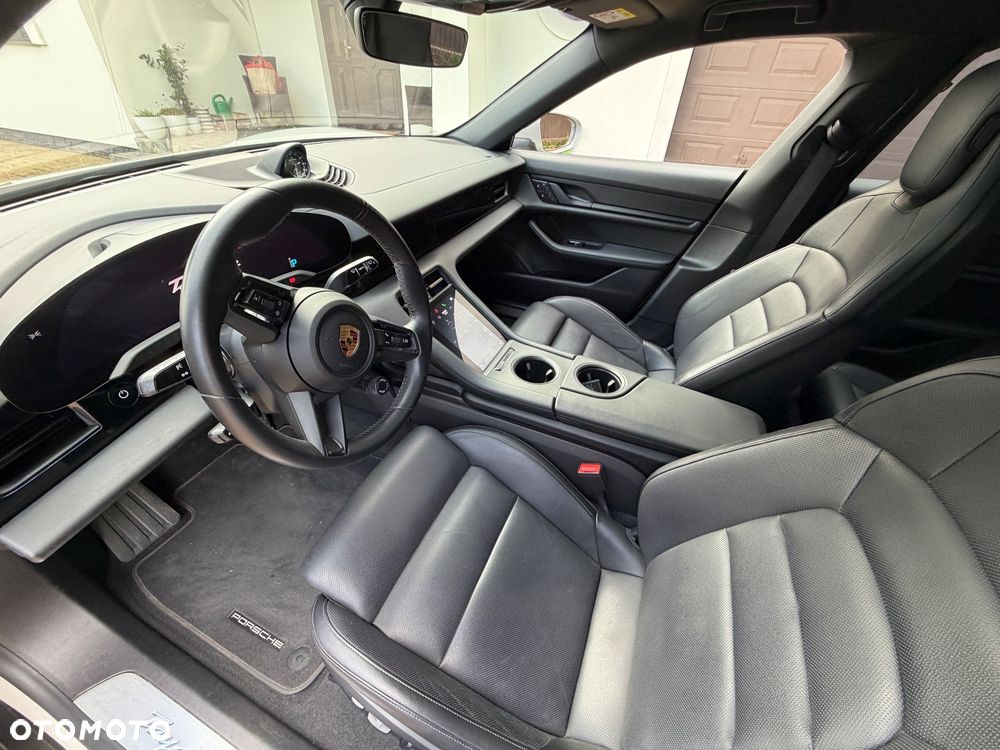 Porsche Taycan - 15