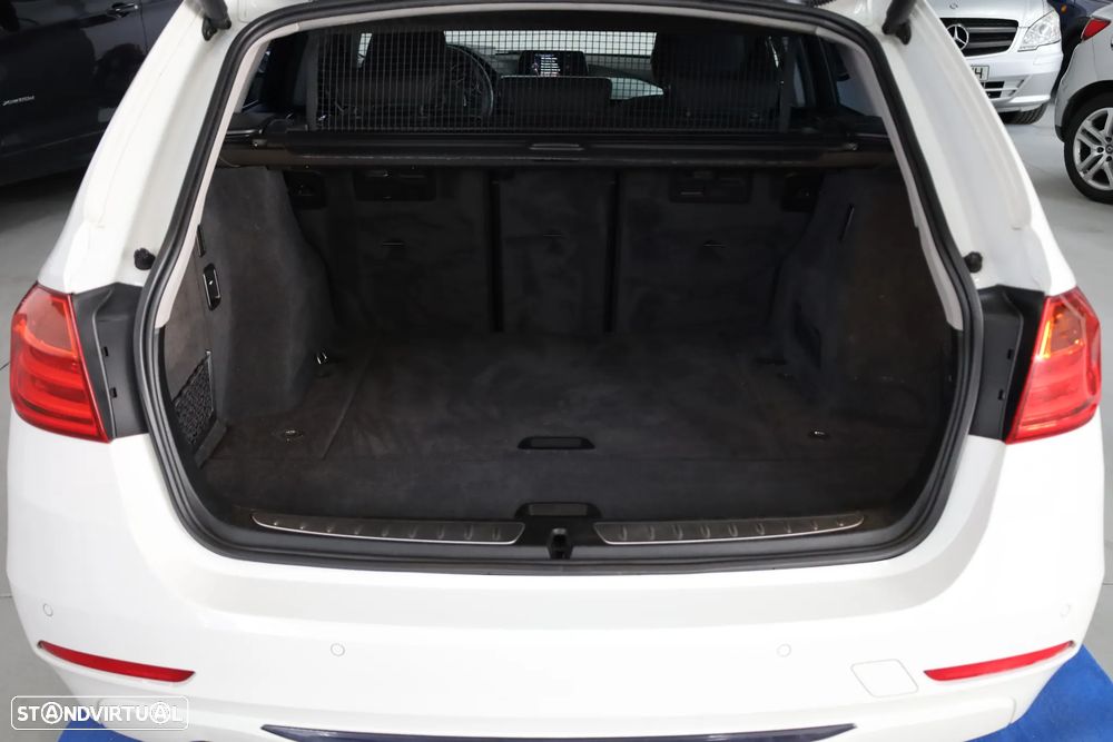 BMW 318 d Aut. Sport Line - 29