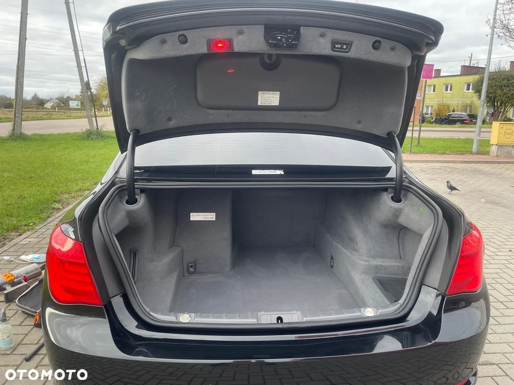 BMW Seria 7 750i xDrive - 7
