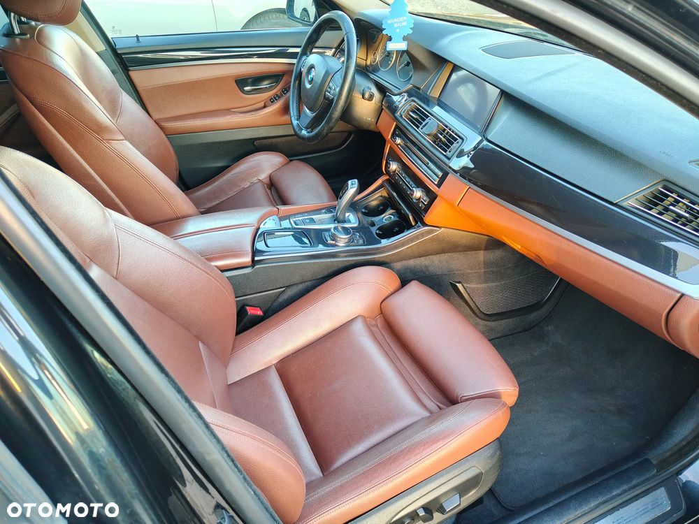 BMW Seria 5 525d xDrive Sport-Aut - 17