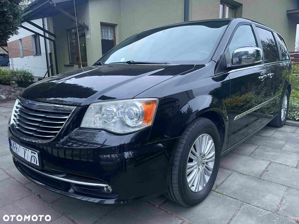 Chrysler Town & Country 3.6 Limited - 18