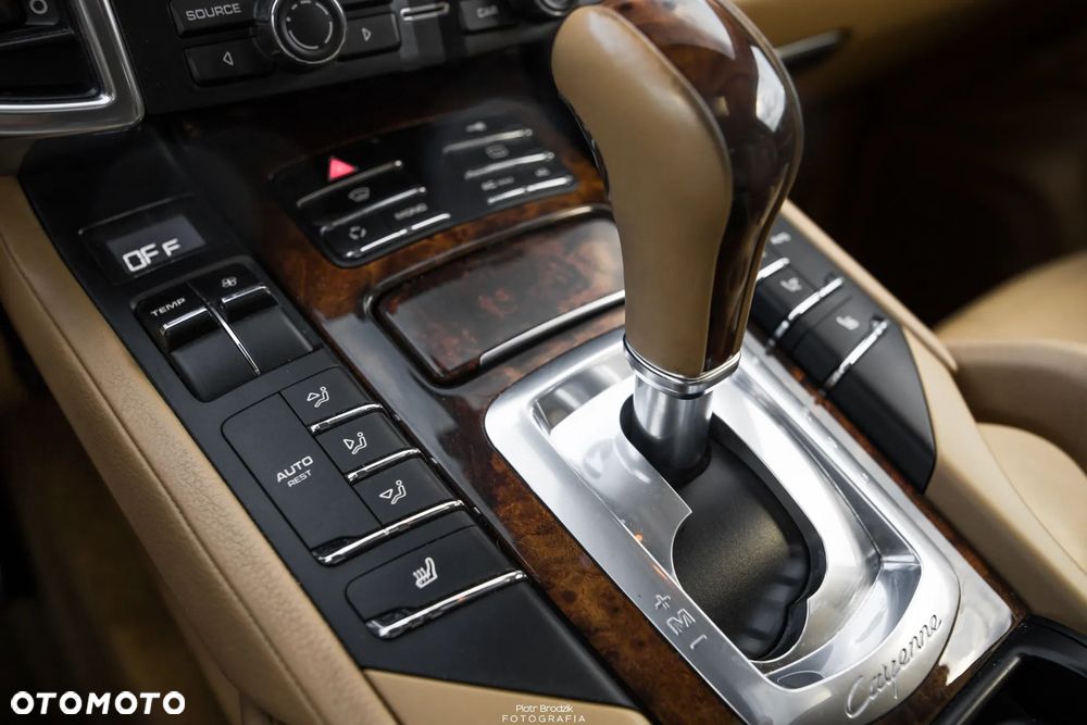 Porsche Cayenne - 21
