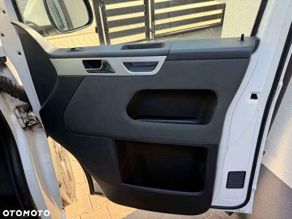 Volkswagen Multivan - 26