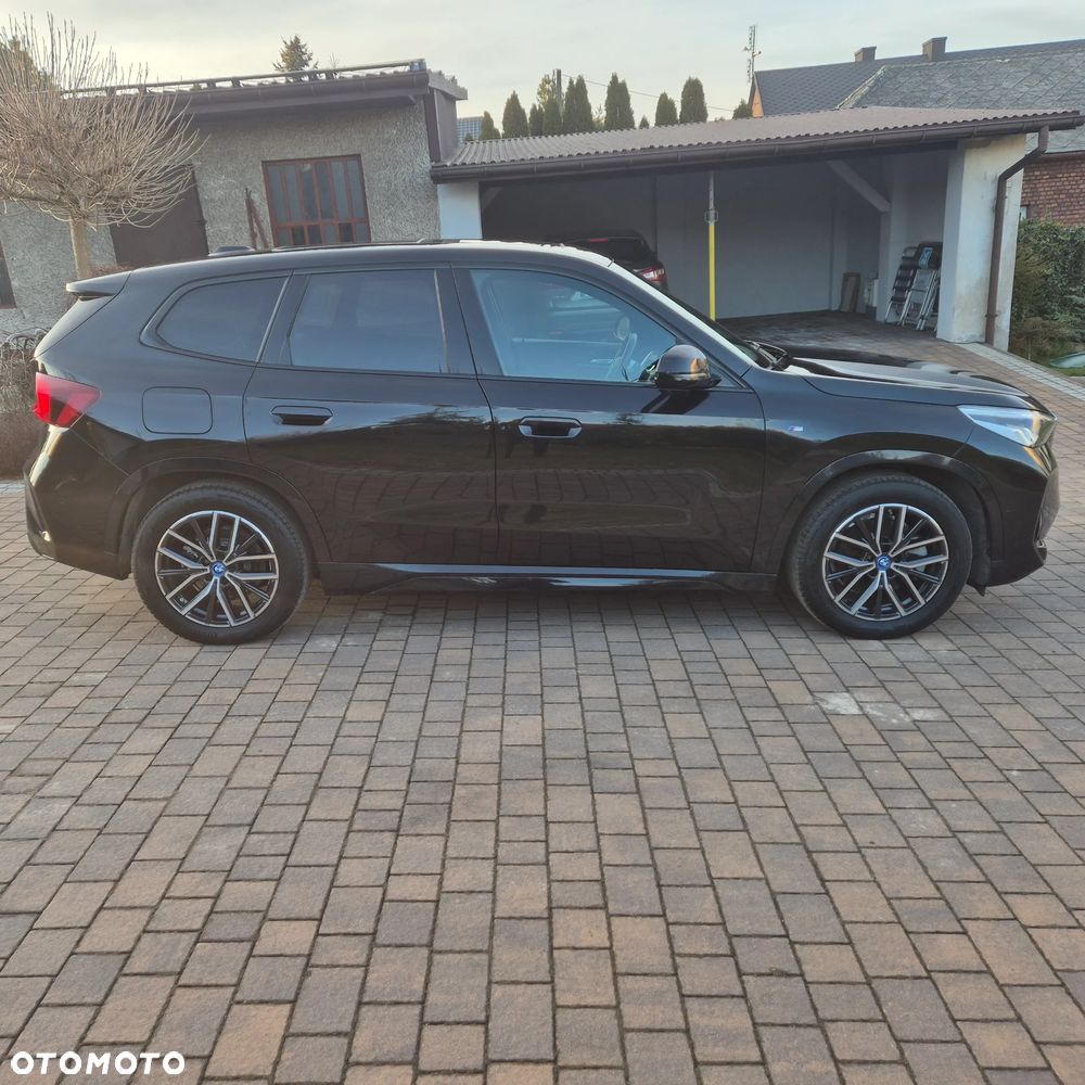 BMW iX1 xDrive30 M Sportpaket - 36