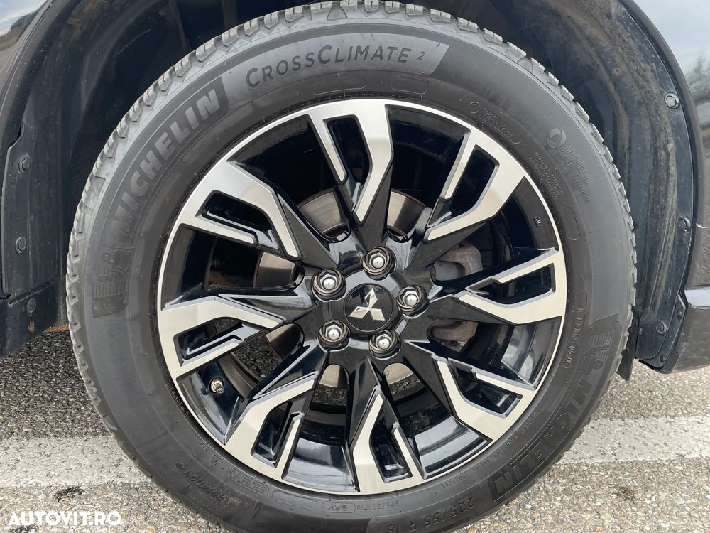 Mitsubishi Outlander 2.0 4WD Plug-In Hybrid Top - 32