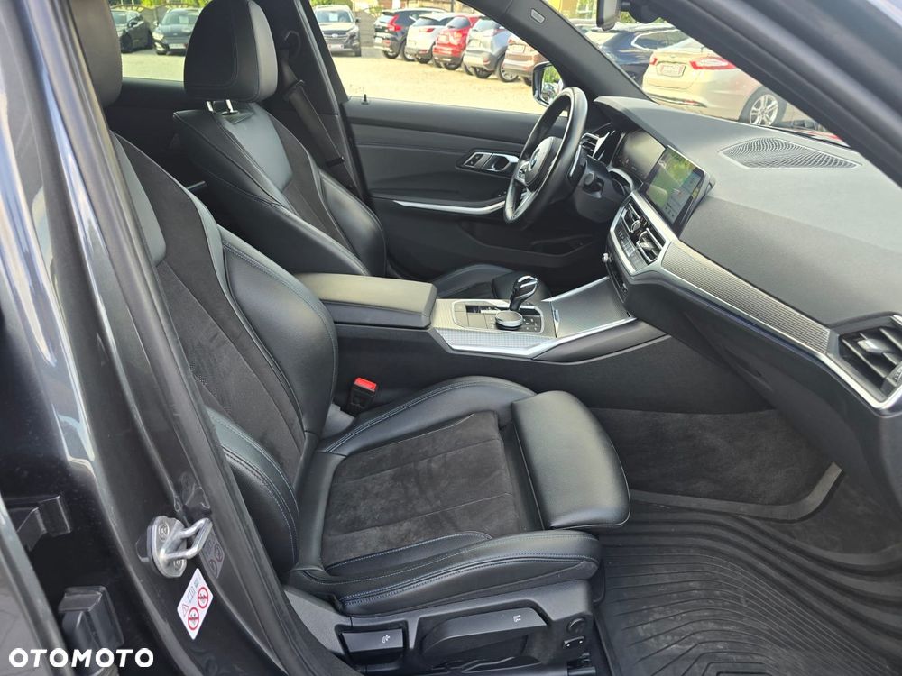 BMW Seria 3 320d xDrive M Sport Shadow sport - 14