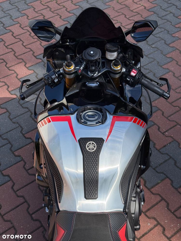 Yamaha R1 - 20