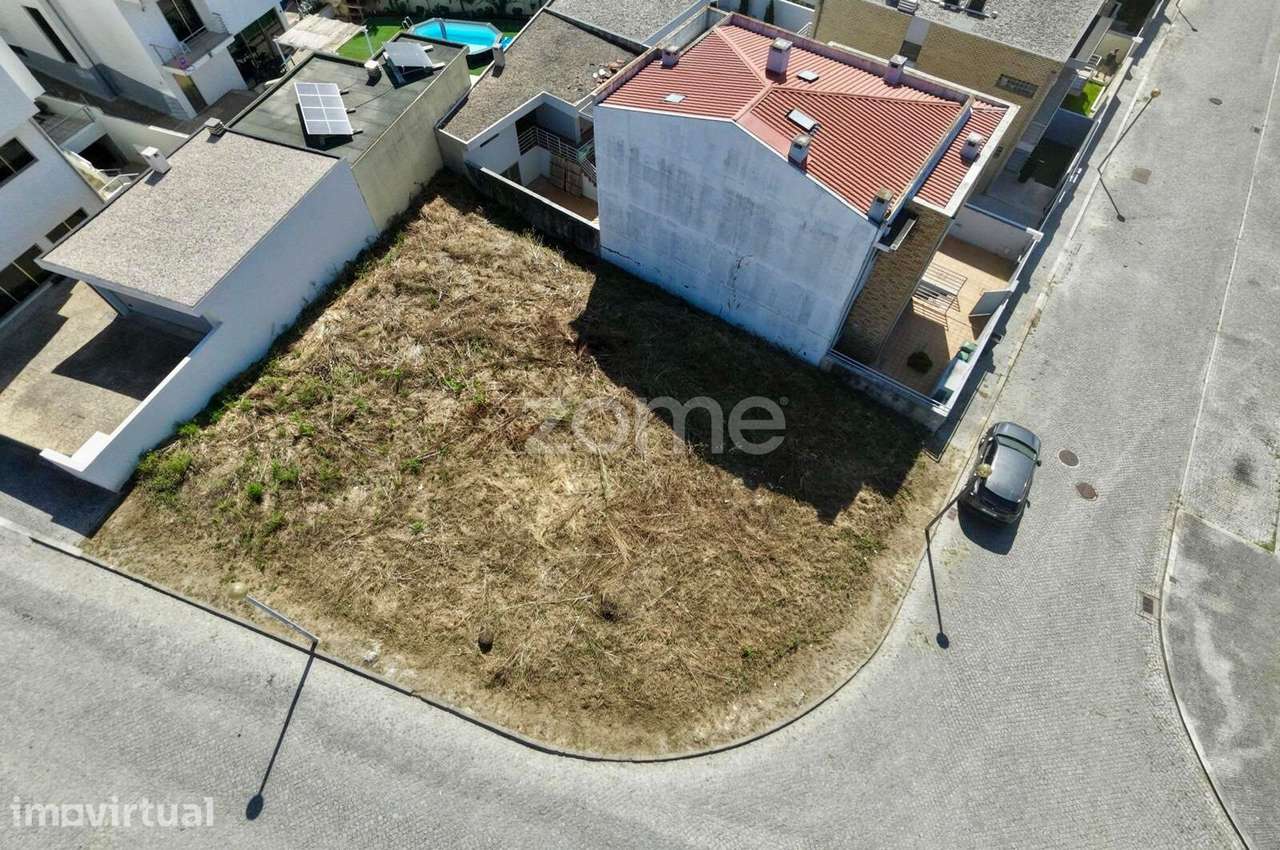 Lote Urbano para venda na Cidade da Maia - Grande imagem: 2/15