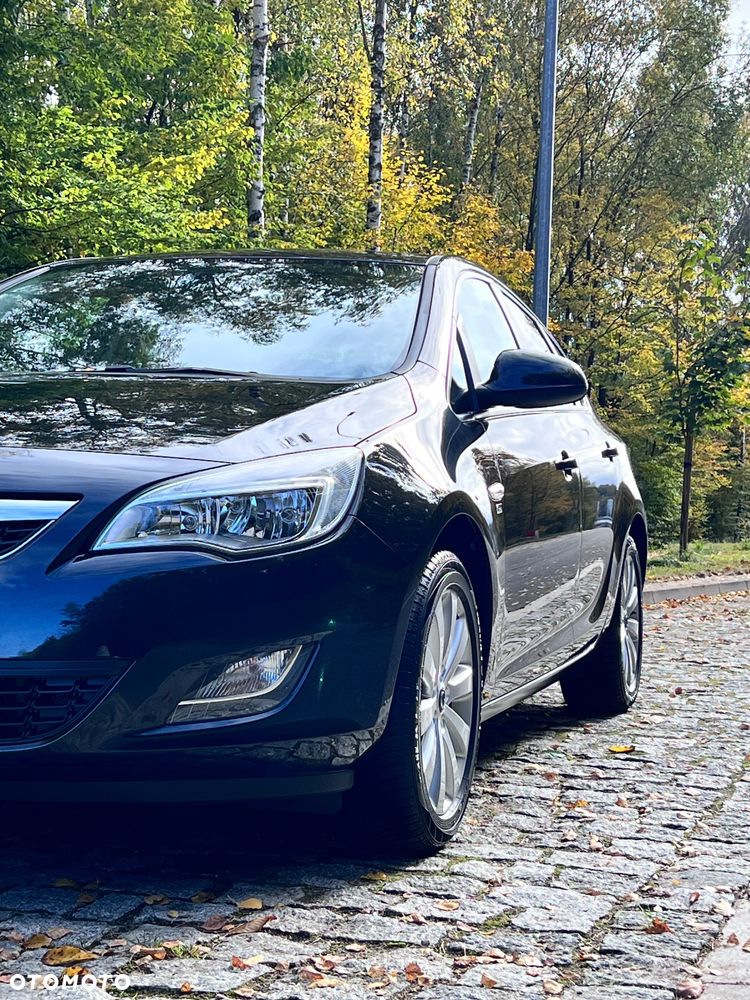Opel Astra 2012 photo 4