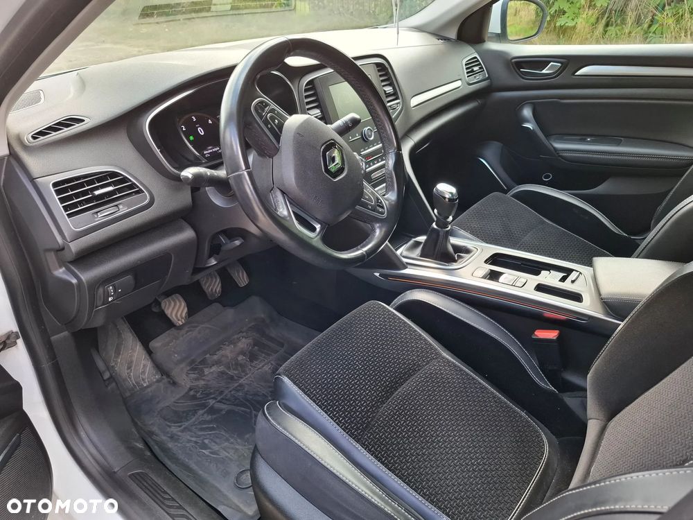 Renault Megane 1.5 Blue dCi Intens - 11