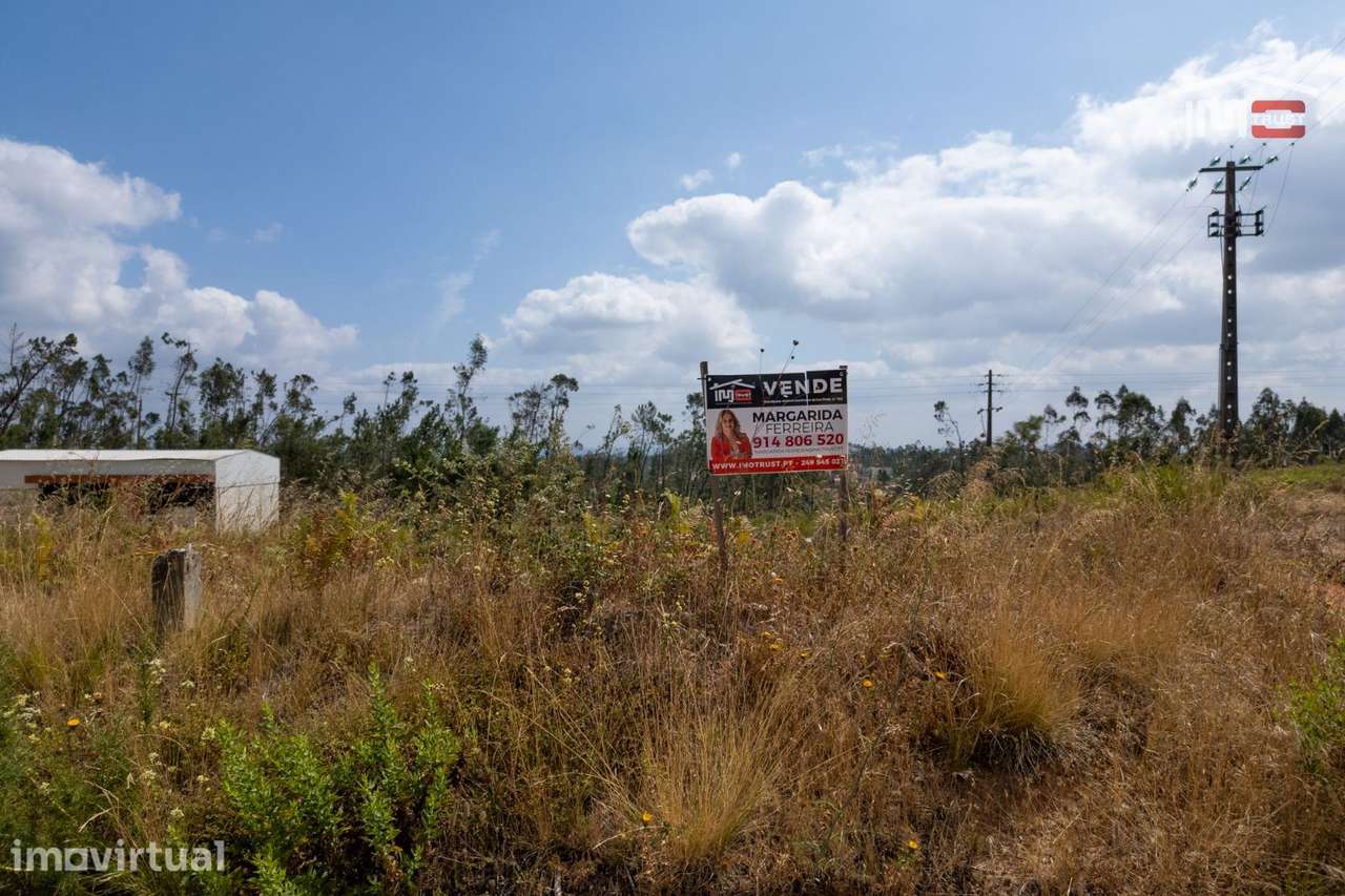 TERRENO COM 1670 m² E UMA ÁREA CONSTRUTIVEL DE 670 m² EM OURÉM - Grande imagem: 3/16