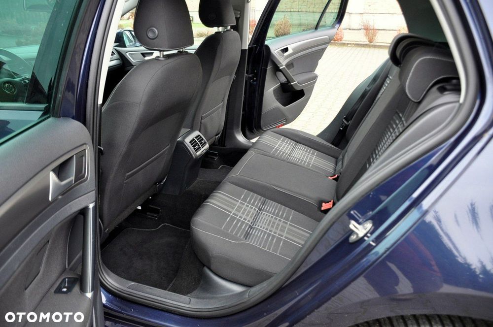 Volkswagen Golf - 21